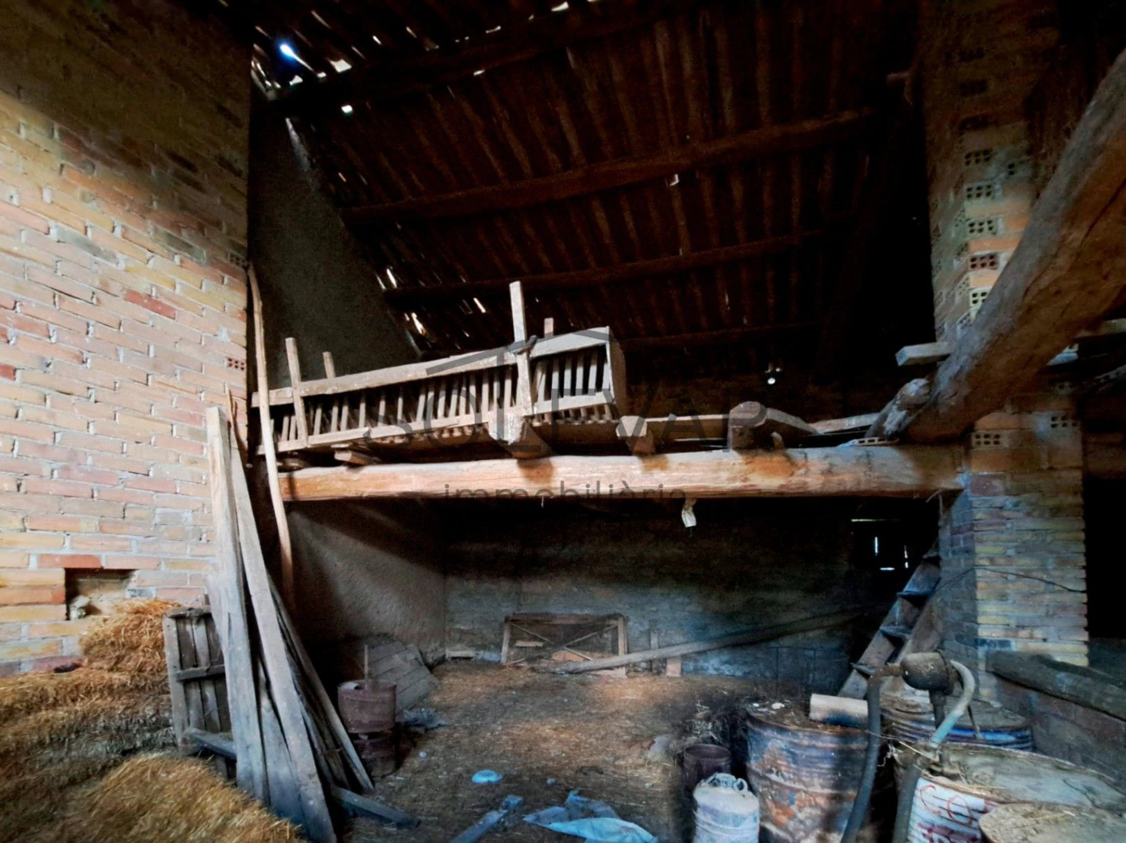 GRAN ERA CON EDIFICACIÓN A REHABILITAR EN SUELO URBANO EN FONTSAGRADA