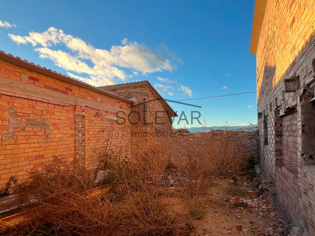 HOUSE TO RENOVATE WITH LARGE RUSTIC LAND IN FIGUEROLA D`ORCAU