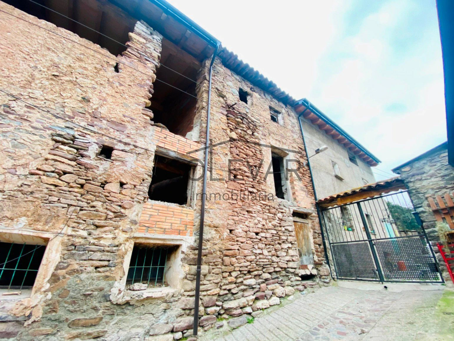 CASA PARA REFORMAR EN EL PRECIOSO PUEBLO DE DE ESCOS EN EL PALLARS SOBIRÀ.