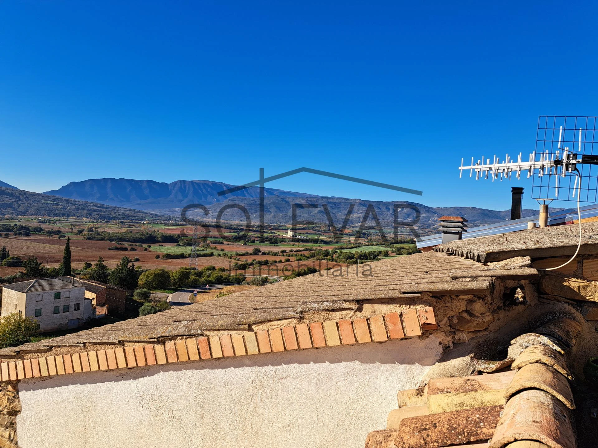 CASA CON TERRAZA EN SUTERRANYA