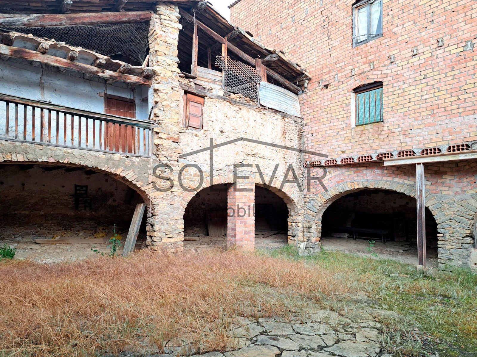 LARGE HOUSE WITH CENTRAL PATIO IN SALÀS DE PALLARS