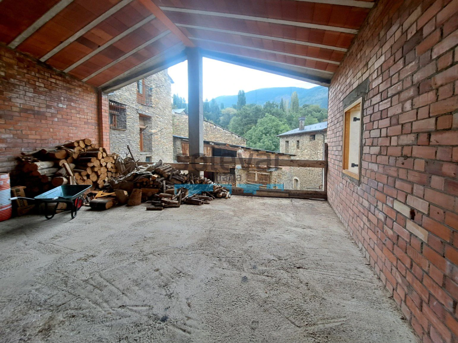 CASA CON MUCHAS POSIBILIDADES EN PAÜLS