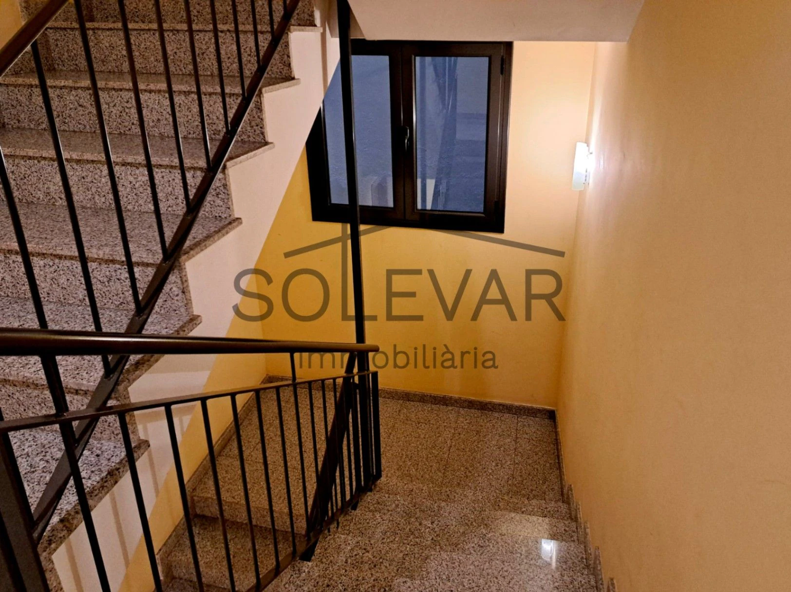 LUMINOSO PISO EN TREMP CON PARKING