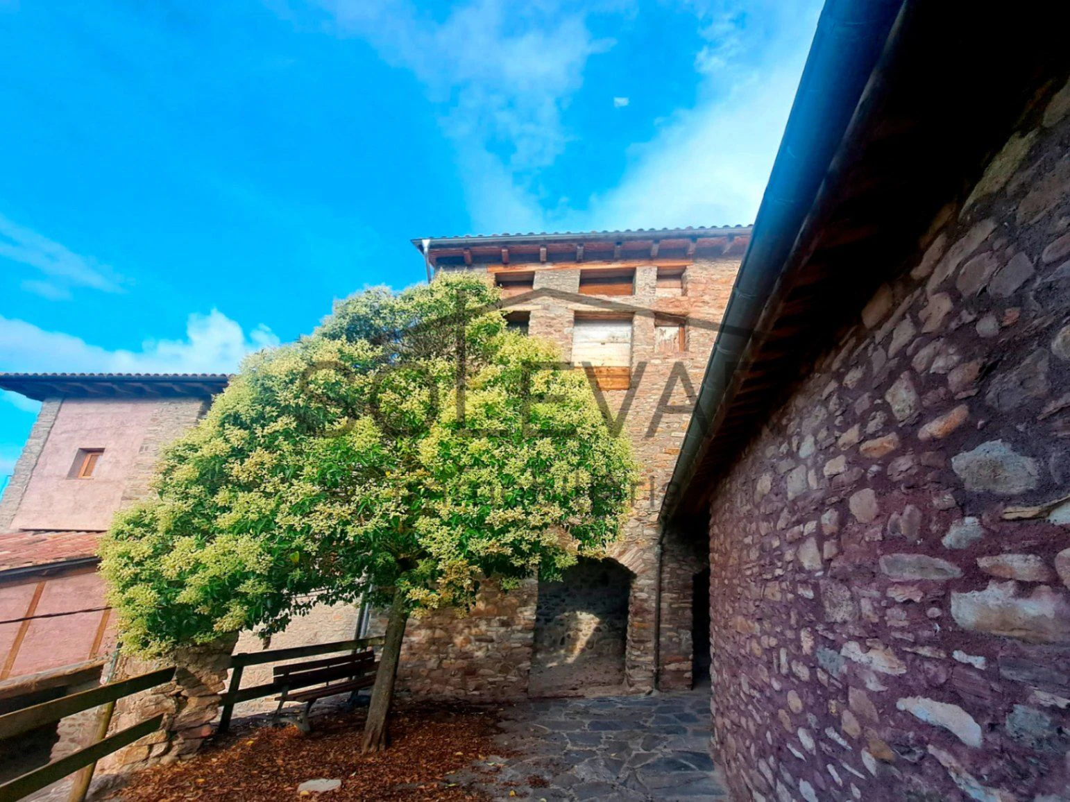 CASA A REFORMAR INTEGRALMENTE A ESTAVILL
