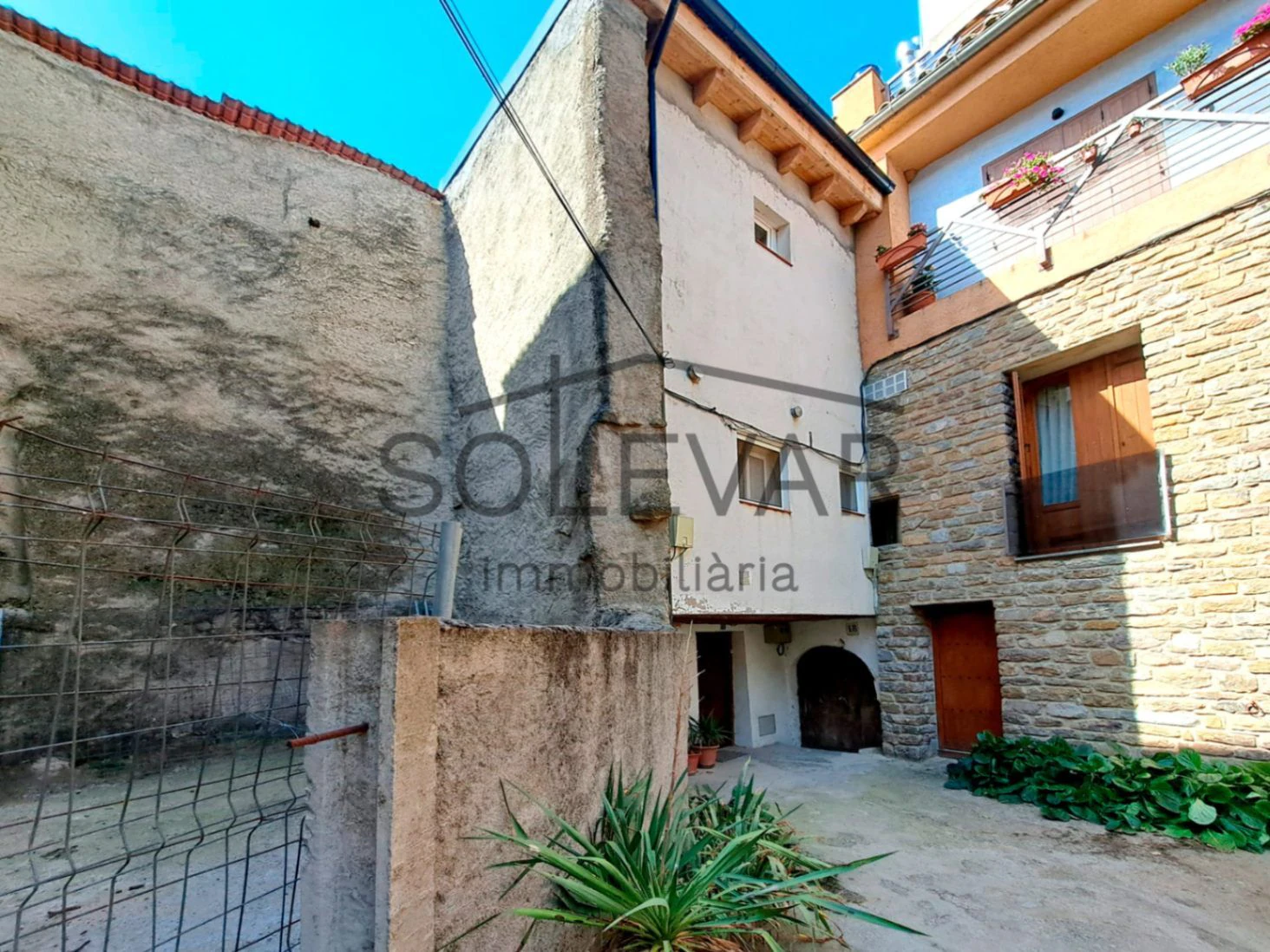 CASA EN EL CASCO ANTIGUO DE SUTERRANYA