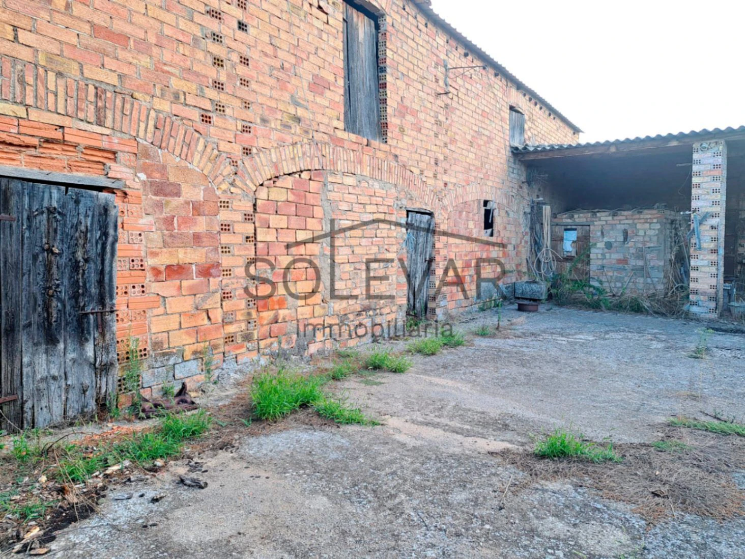 GRAN ERA CON EDIFICACIÓN A REHABILITAR EN SUELO URBANO EN FONTSAGRADA