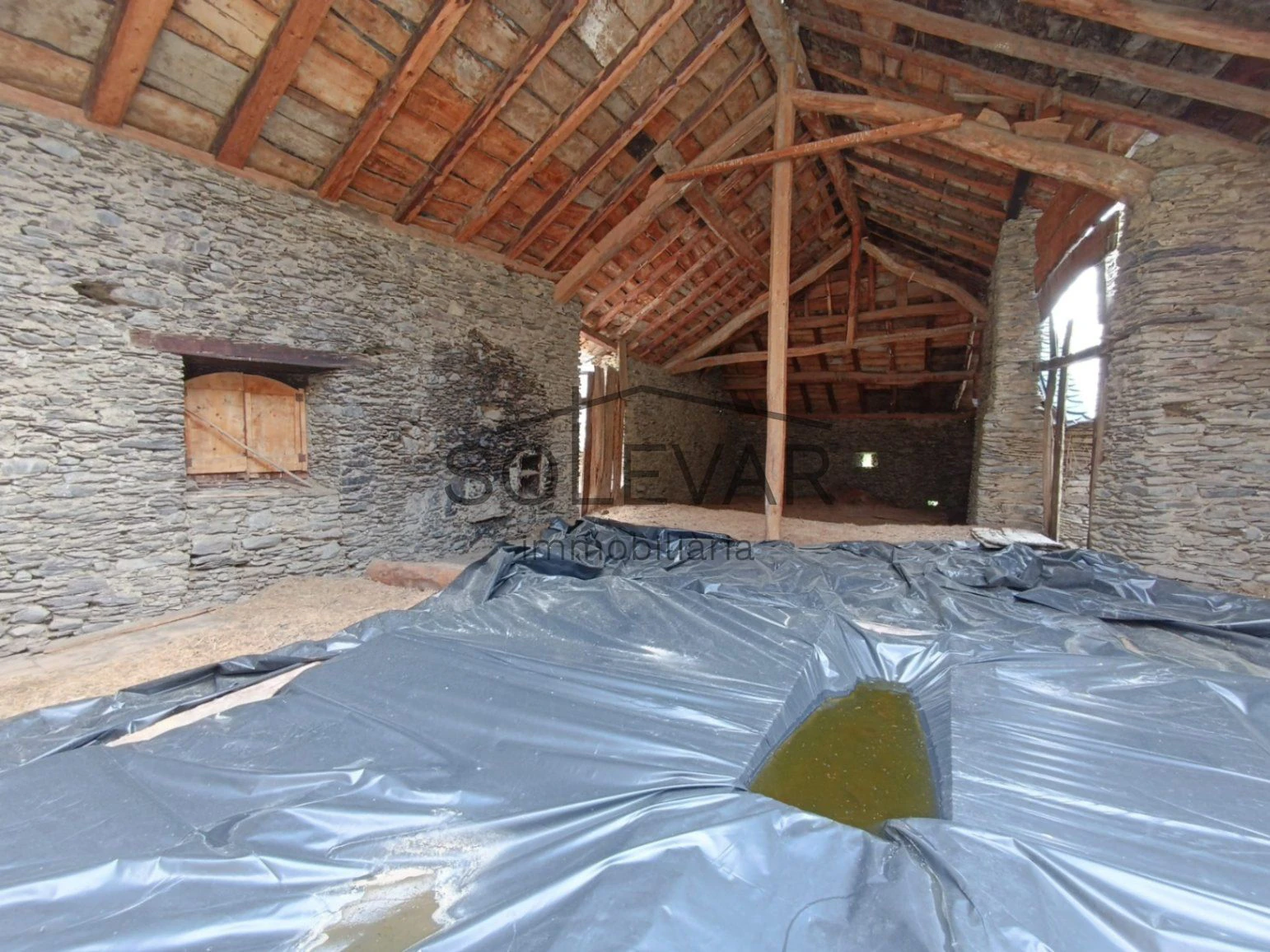 IMPRESIONANTE ANTIGUO PAJAR CON CASA Y TERRENO PARA EDIFICAR