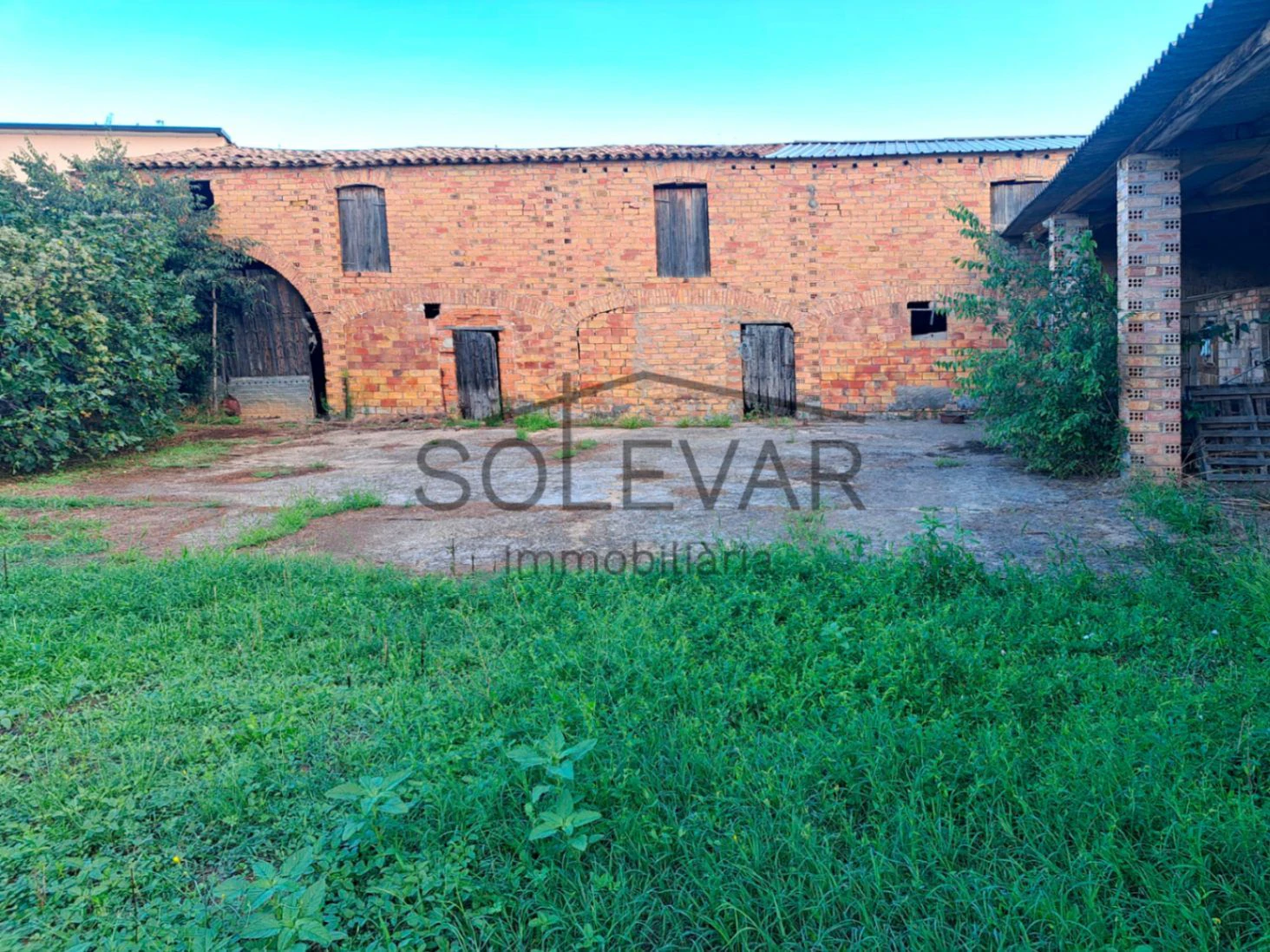 GRAN ERA CON EDIFICACIÓN A REHABILITAR EN SUELO URBANO EN FONTSAGRADA