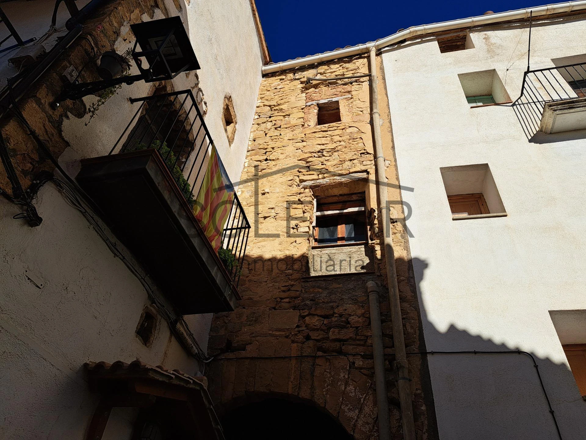 CASA CON TERRAZA EN SUTERRANYA