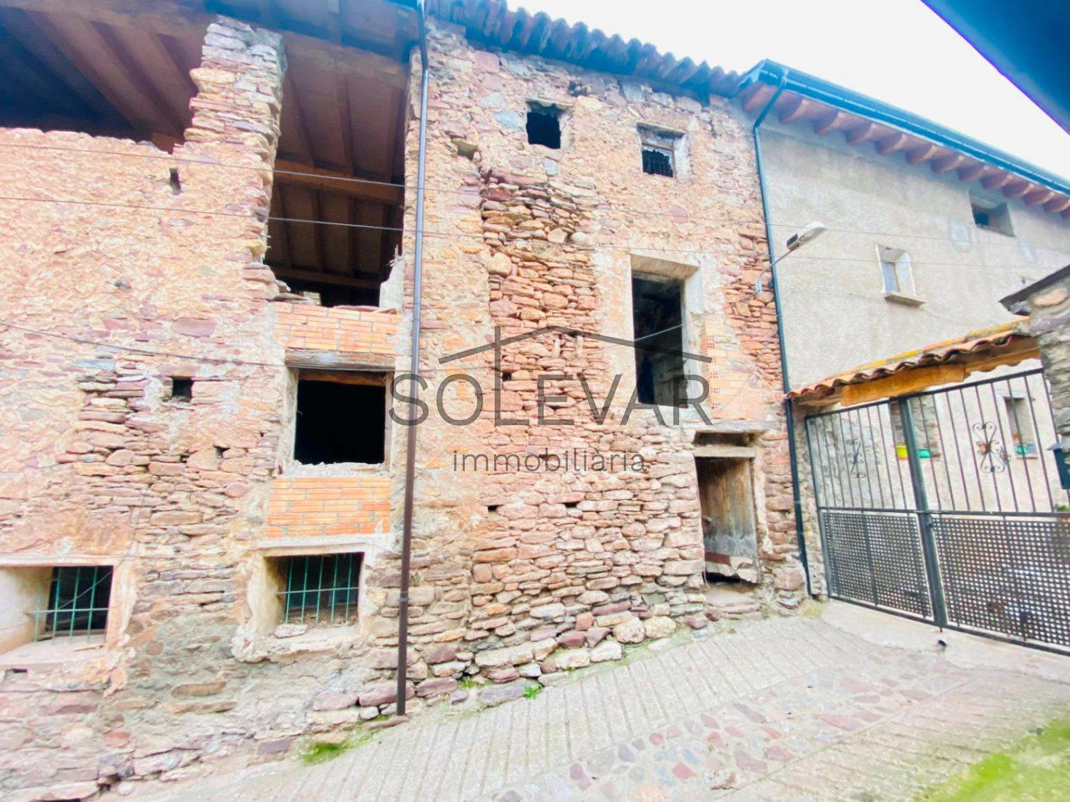 CASA PARA REFORMAR EN EL PRECIOSO PUEBLO DE DE ESCOS EN EL PALLARS SOBIRÀ.