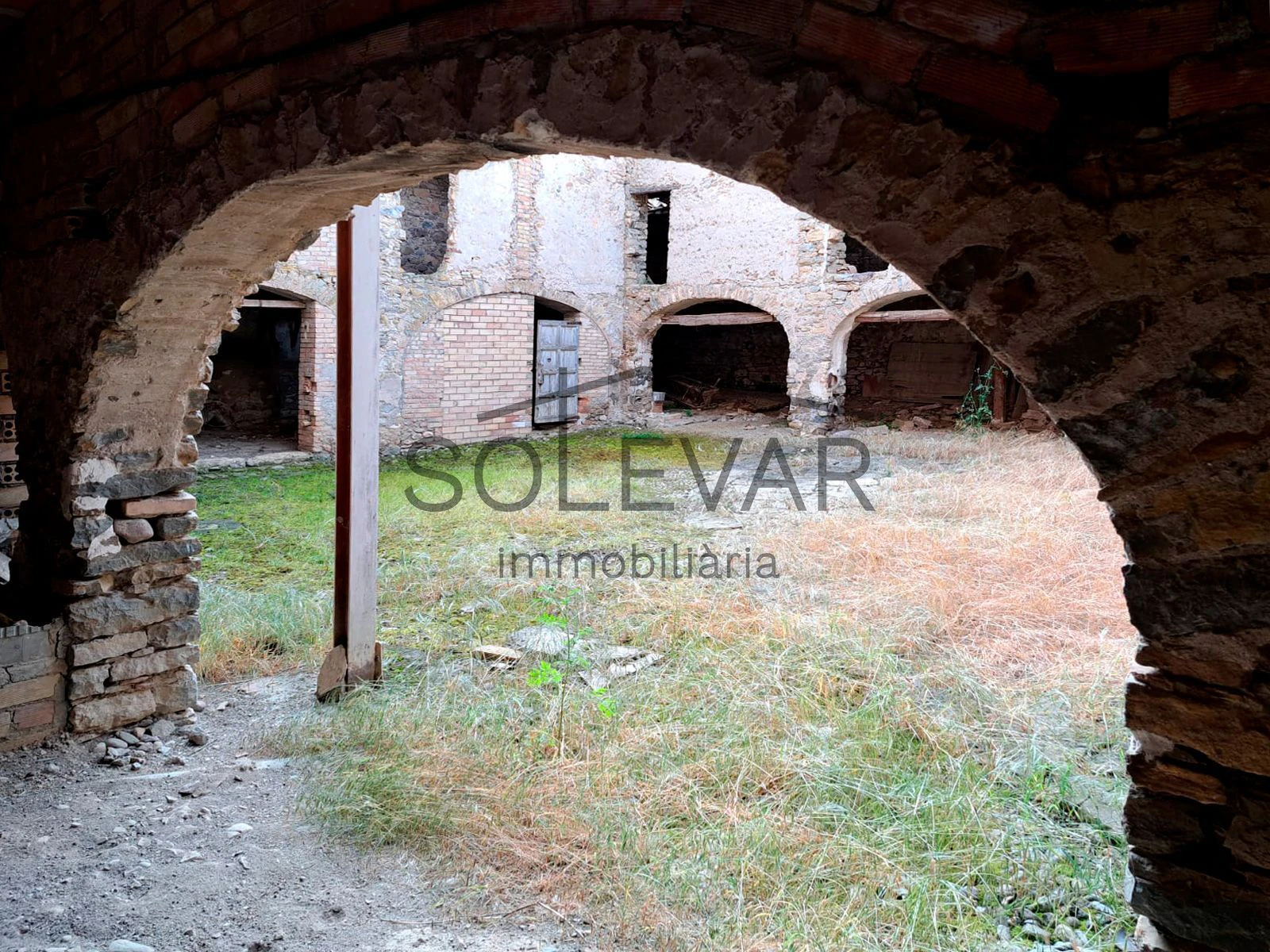 LARGE HOUSE WITH CENTRAL PATIO IN SALÀS DE PALLARS