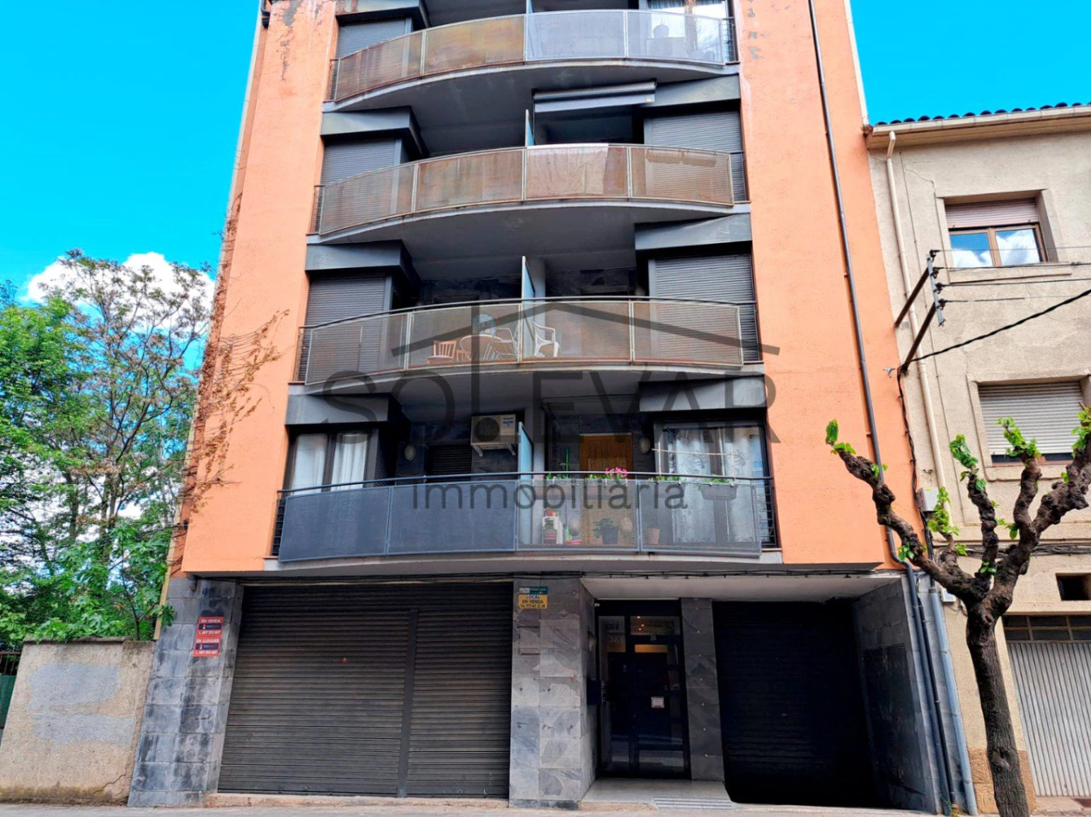 LUMINOSO PISO EN TREMP CON PARKING