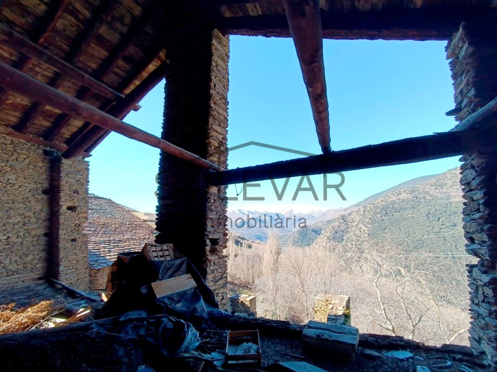 PAJAR Y TERRENO URBANO EN RONÍ