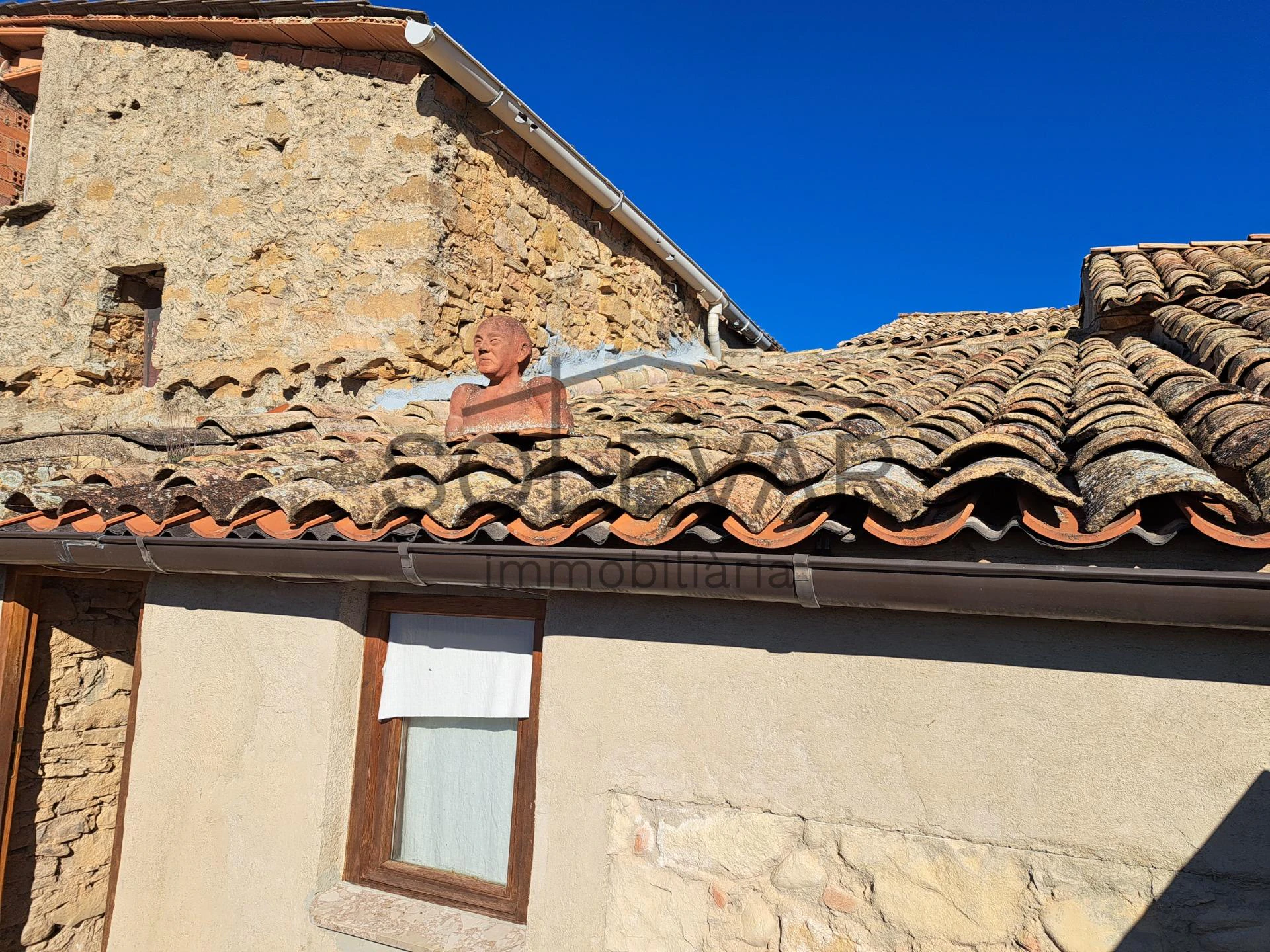 CASA CON TERRAZA EN SUTERRANYA