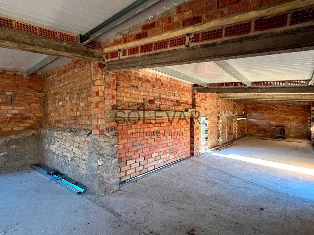HOUSE TO RENOVATE WITH LARGE RUSTIC LAND IN FIGUEROLA D`ORCAU
