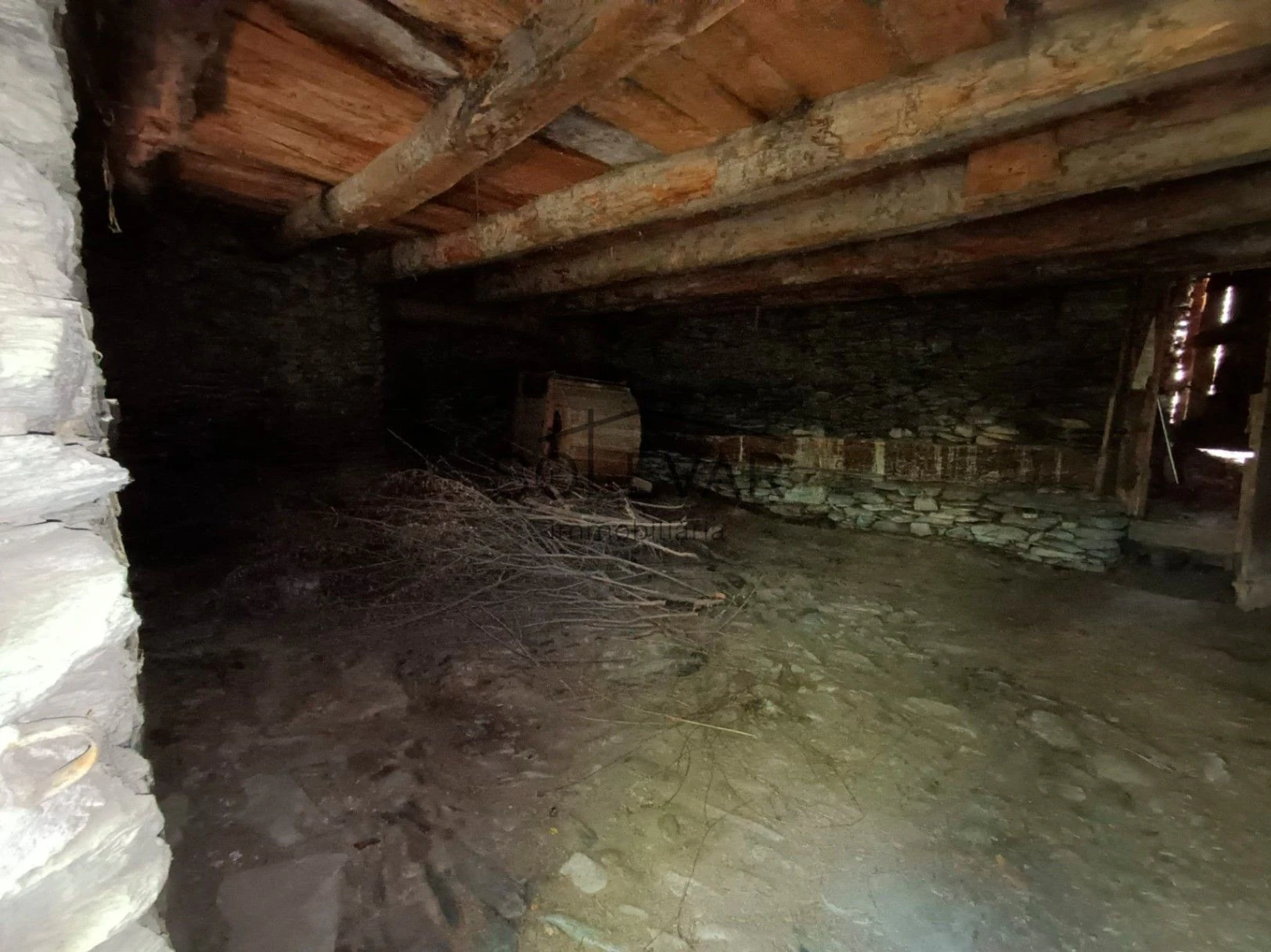 IMPRESIONANTE ANTIGUO PAJAR CON CASA Y TERRENO PARA EDIFICAR