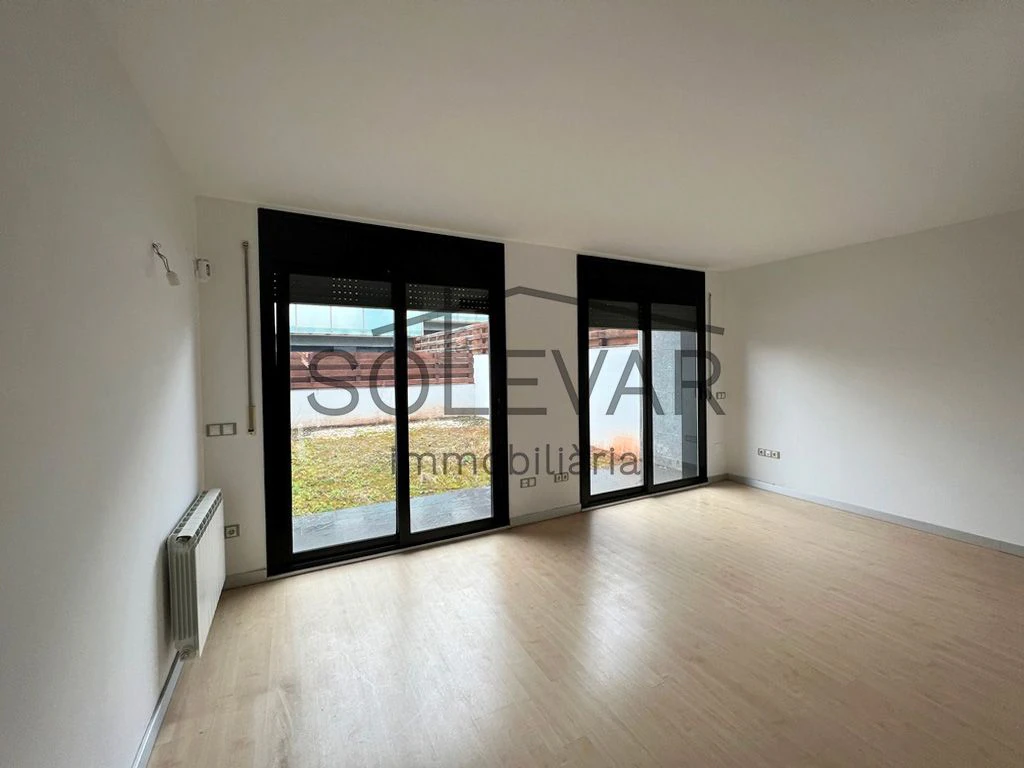 Gran chalet adosado a Tremp - amplio, luminoso y con múltiples espacios exteriores