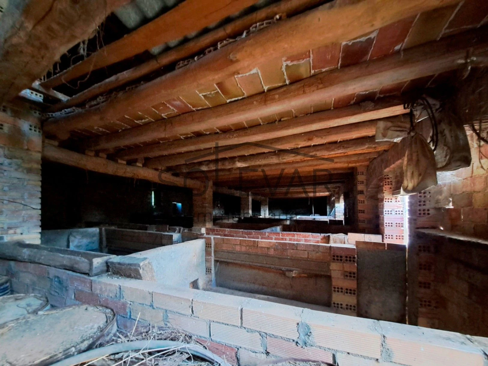GRAN ERA CON EDIFICACIÓN A REHABILITAR EN SUELO URBANO EN FONTSAGRADA