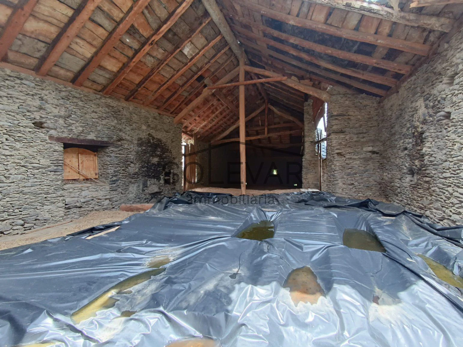 IMPRESIONANTE ANTIGUO PAJAR CON CASA Y TERRENO PARA EDIFICAR