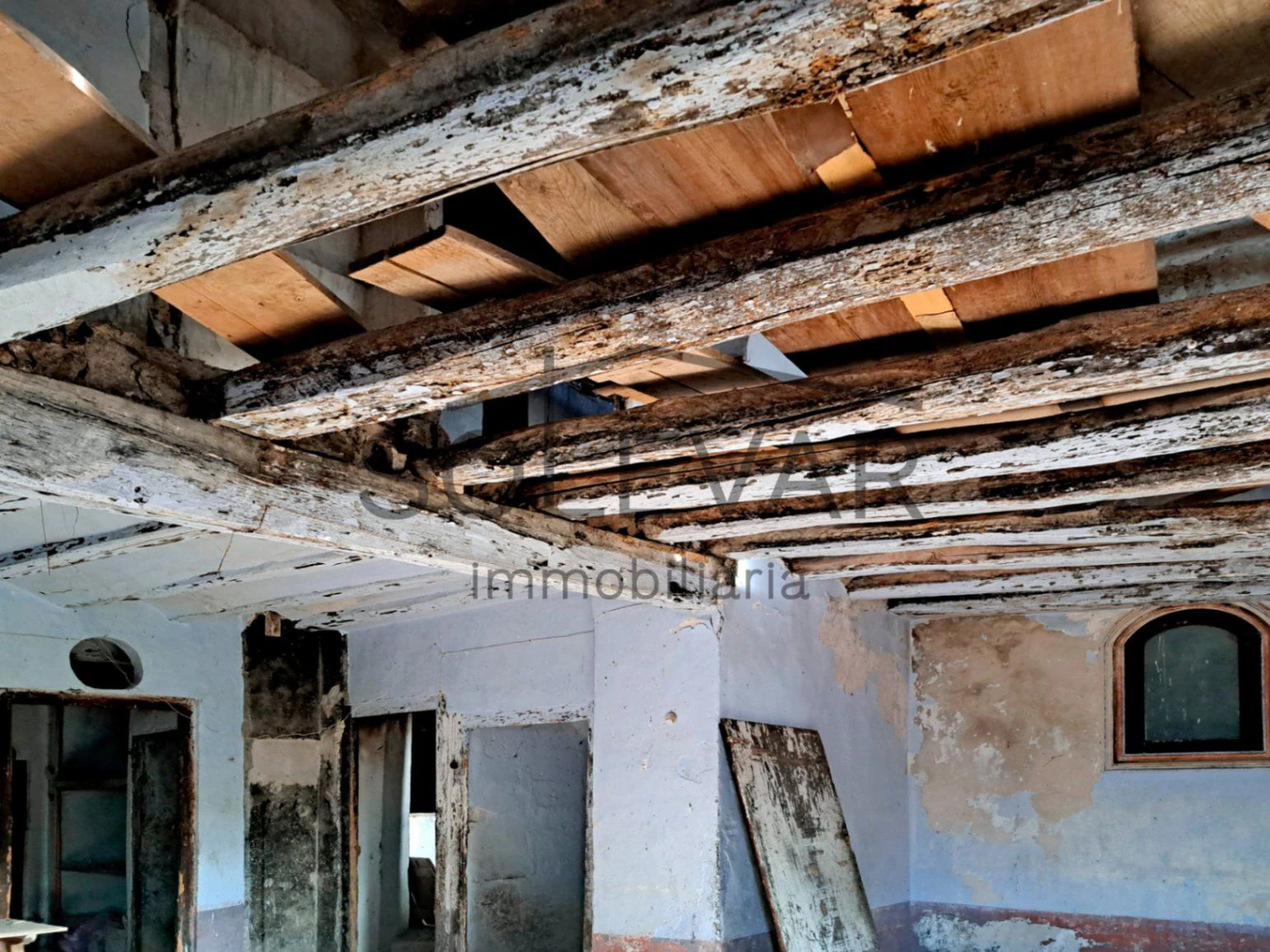 CASA A REFORMAR INTEGRALMENTE A ESTAVILL