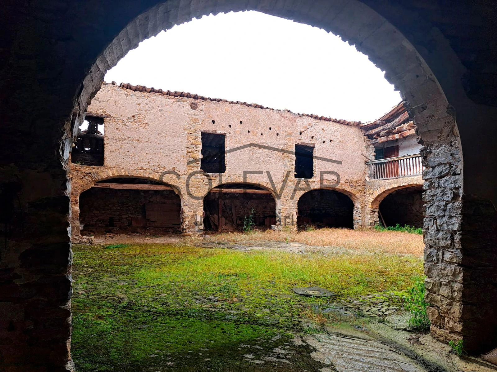 GRAN CASA CON PATIO CENTRAL EN SALÀS DE PALLARS