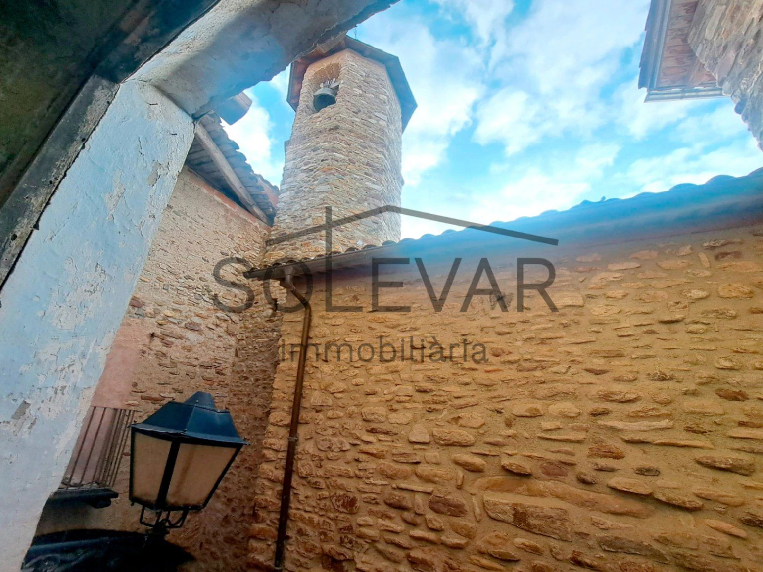 CASA A REFORMAR INTEGRALMENTE A ESTAVILL