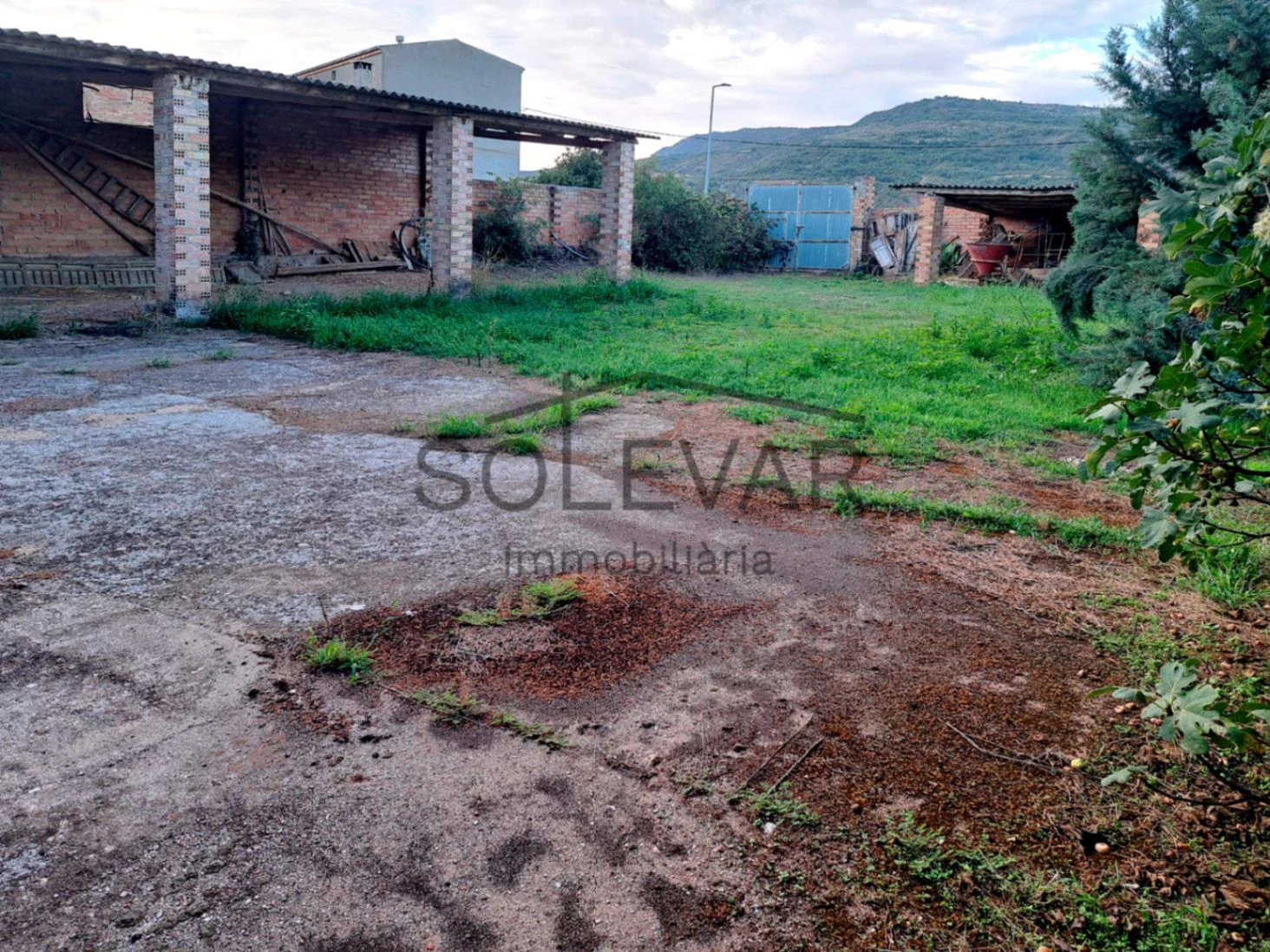 GRAN ERA CON EDIFICACIÓN A REHABILITAR EN SUELO URBANO EN FONTSAGRADA