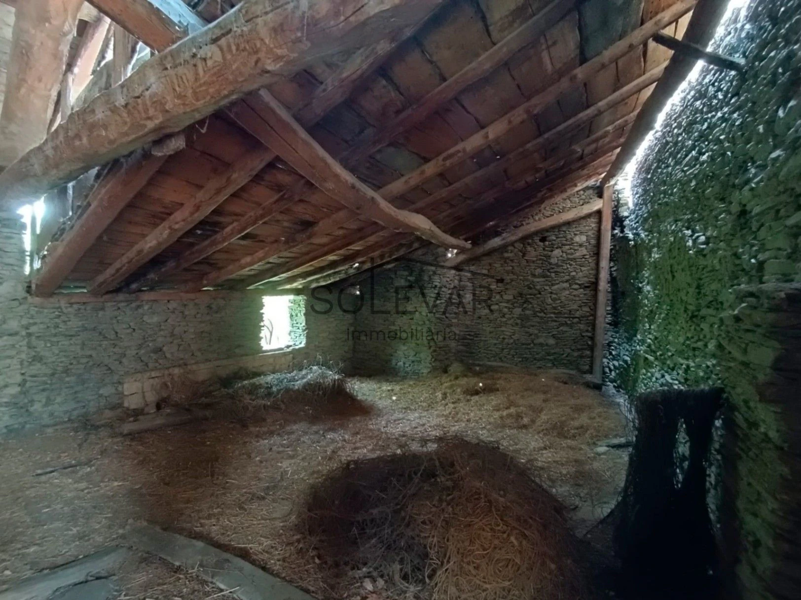 IMPRESIONANTE ANTIGUO PAJAR CON CASA Y TERRENO PARA EDIFICAR