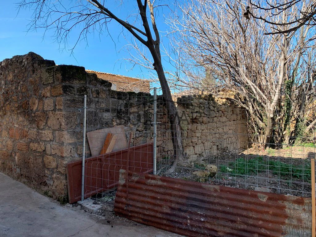 TERRENO CON MUCHAS POSIBILIDADES EN SANT ROMÀ