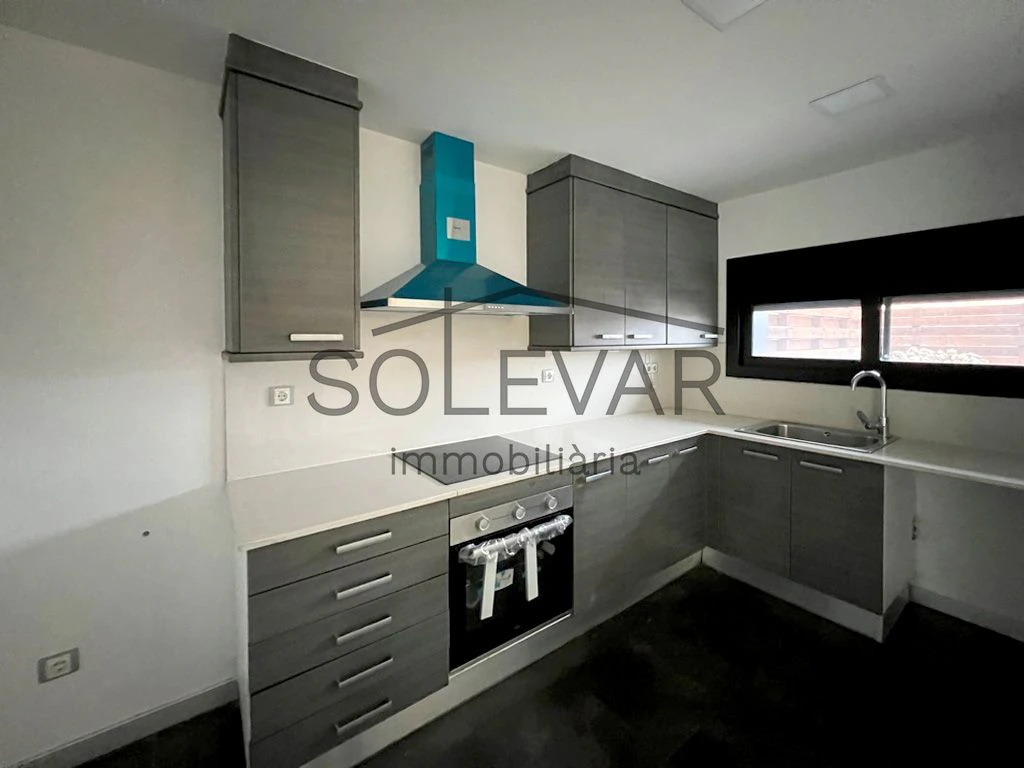 Gran chalet adosado a Tremp - amplio, luminoso y con múltiples espacios exteriores
