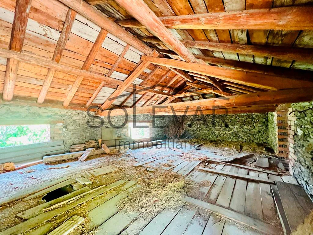 GRAN CASA/PAJAR A REFOMRAR EN MONTENARTRÓ