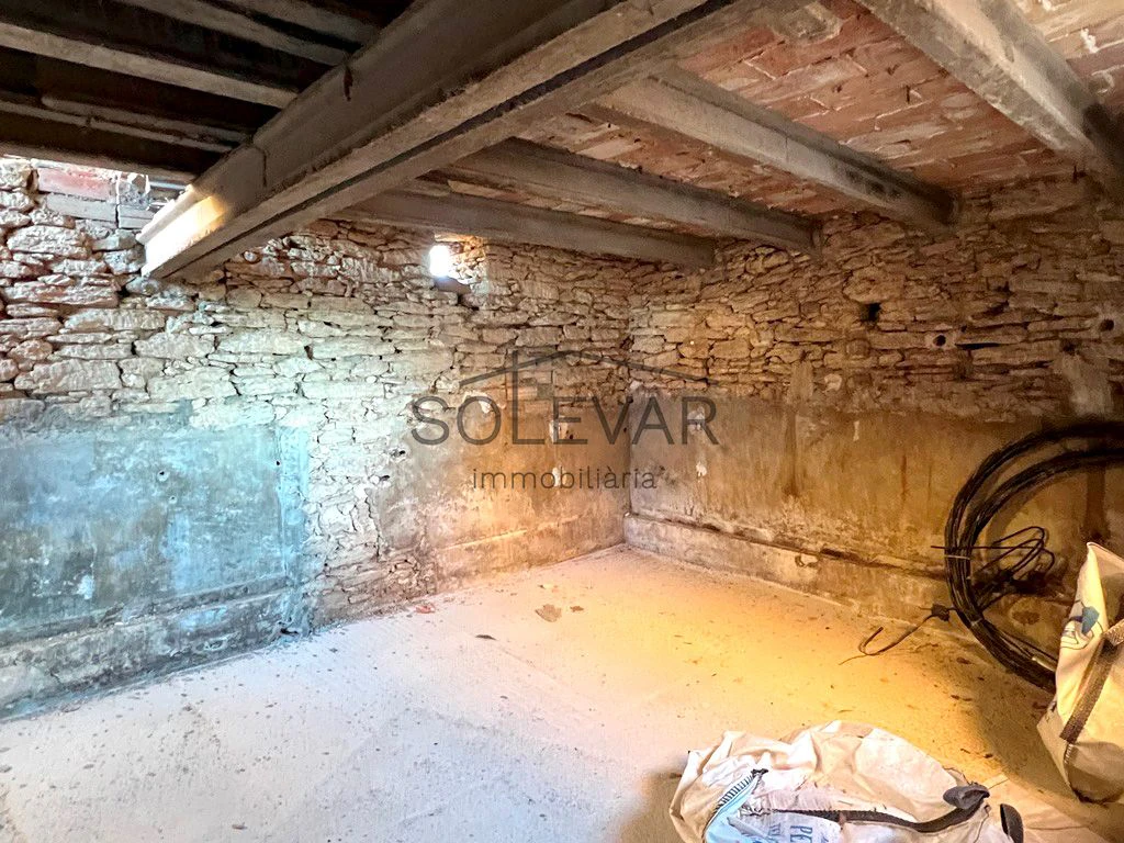 HOUSE TO RENOVATE WITH LARGE RUSTIC LAND IN FIGUEROLA D`ORCAU