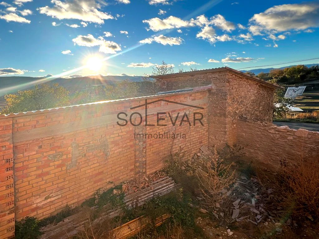 HOUSE TO RENOVATE WITH LARGE RUSTIC LAND IN FIGUEROLA D`ORCAU