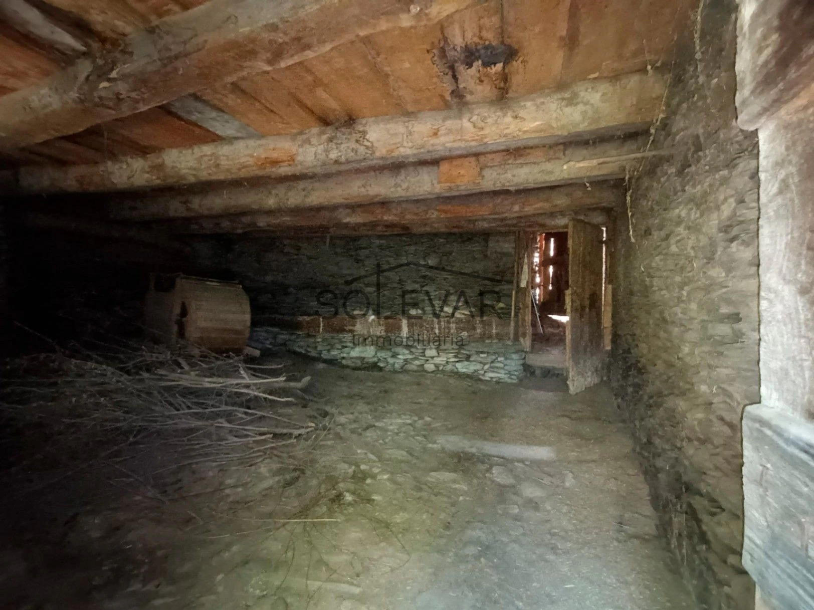 IMPRESIONANTE ANTIGUO PAJAR CON CASA Y TERRENO PARA EDIFICAR