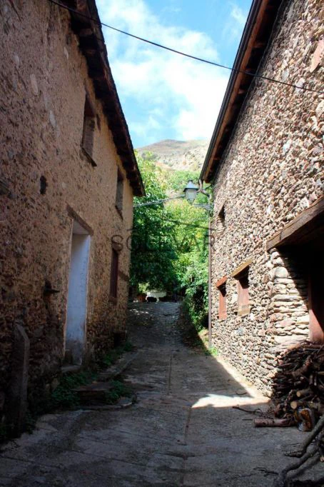 GRAN SOLAR URBANO EN ALÓS D'ISIL