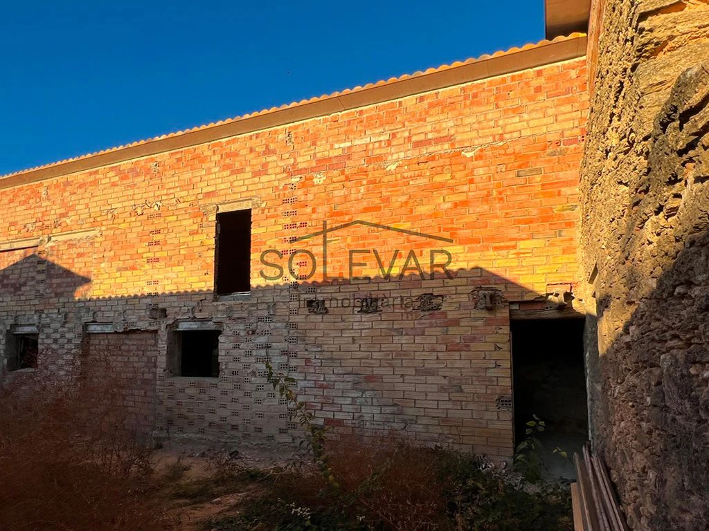 HOUSE TO RENOVATE WITH LARGE RUSTIC LAND IN FIGUEROLA D`ORCAU