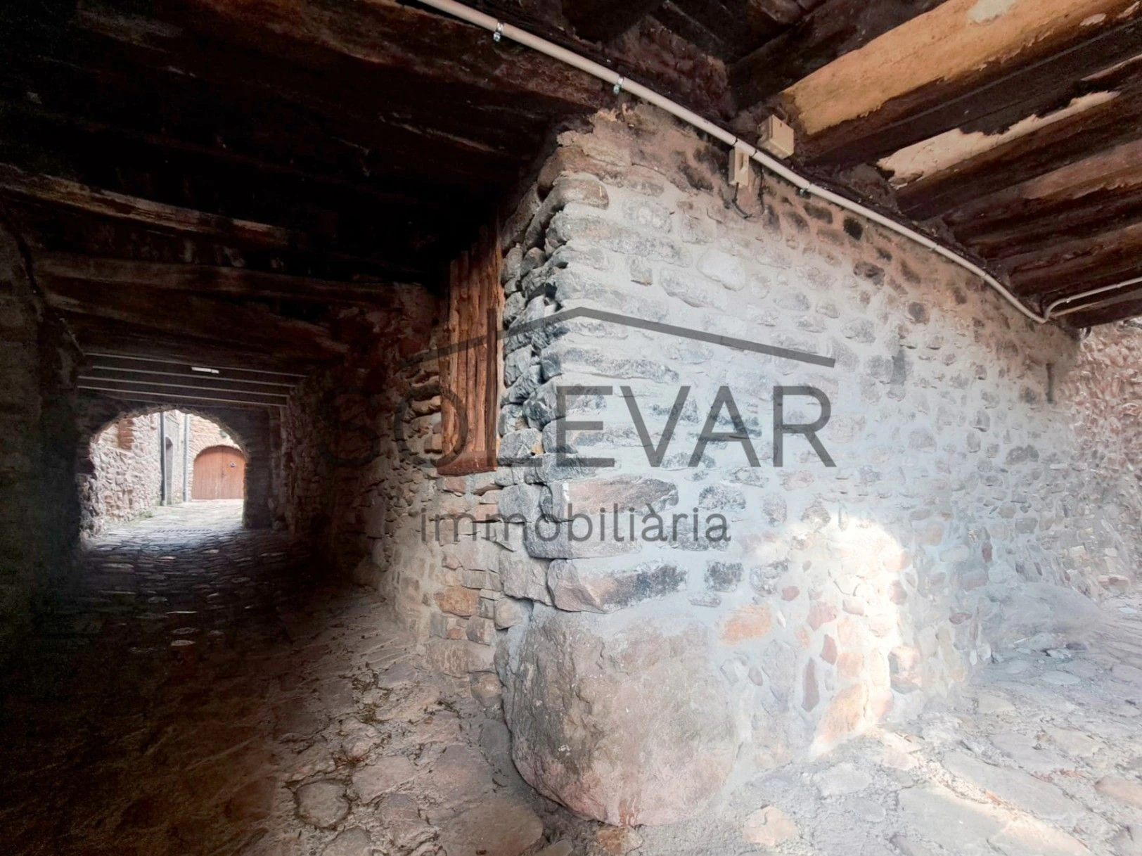 CASA A REFORMAR INTEGRALMENTE A ESTAVILL