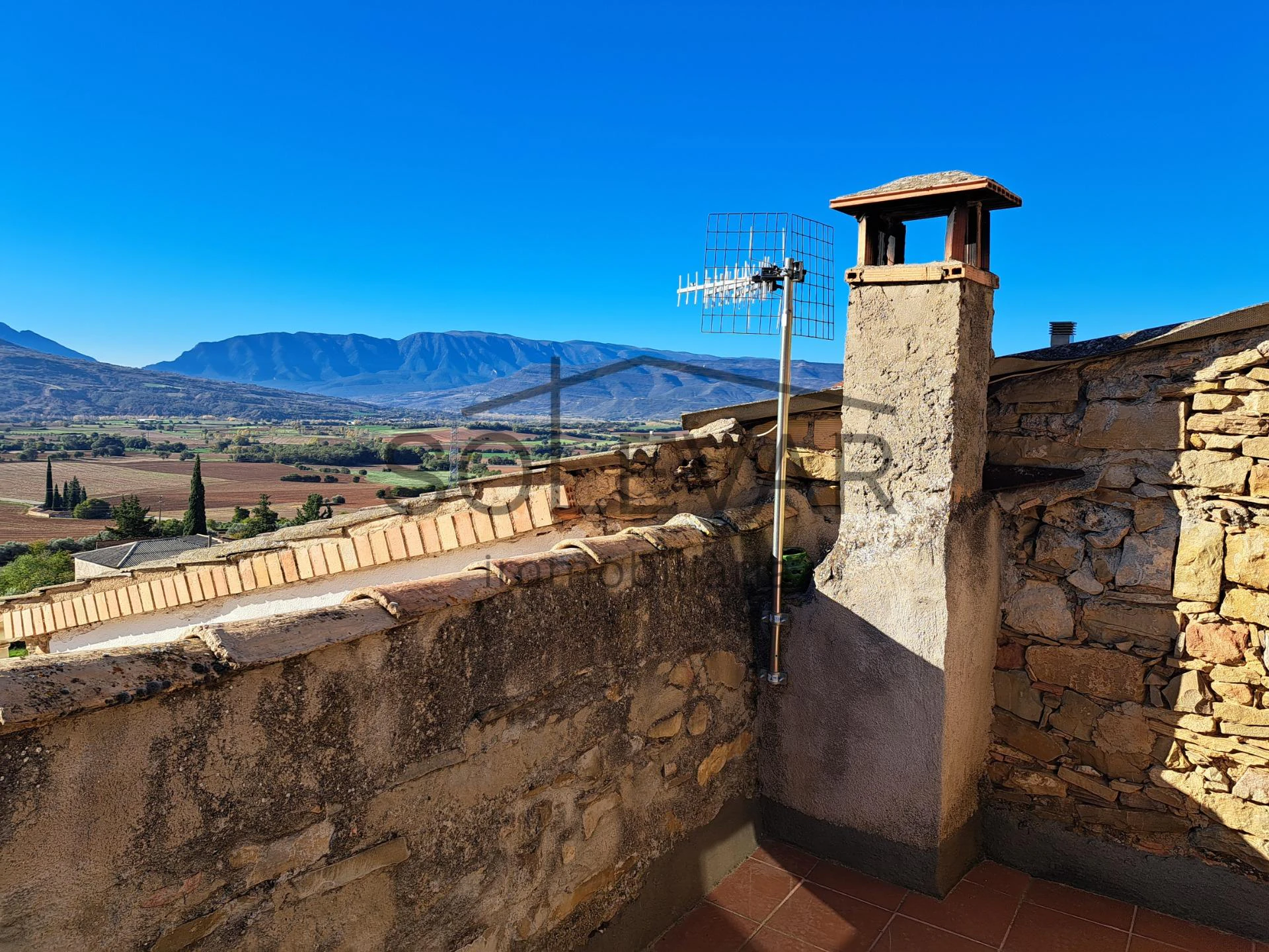 CASA CON TERRAZA EN SUTERRANYA