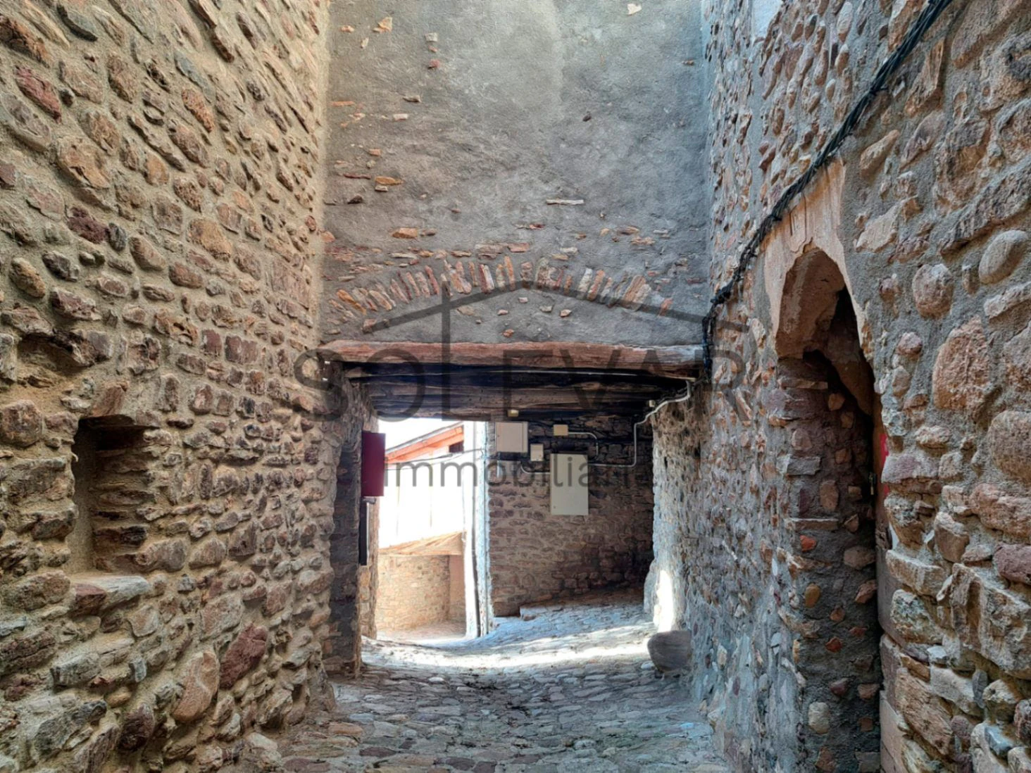 CASA A REFORMAR INTEGRALMENTE A ESTAVILL
