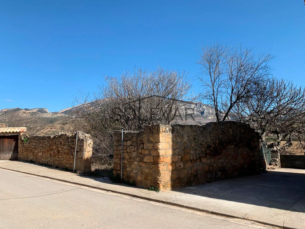 TERRENO CON MUCHAS POSIBILIDADES EN SANT ROMÀ