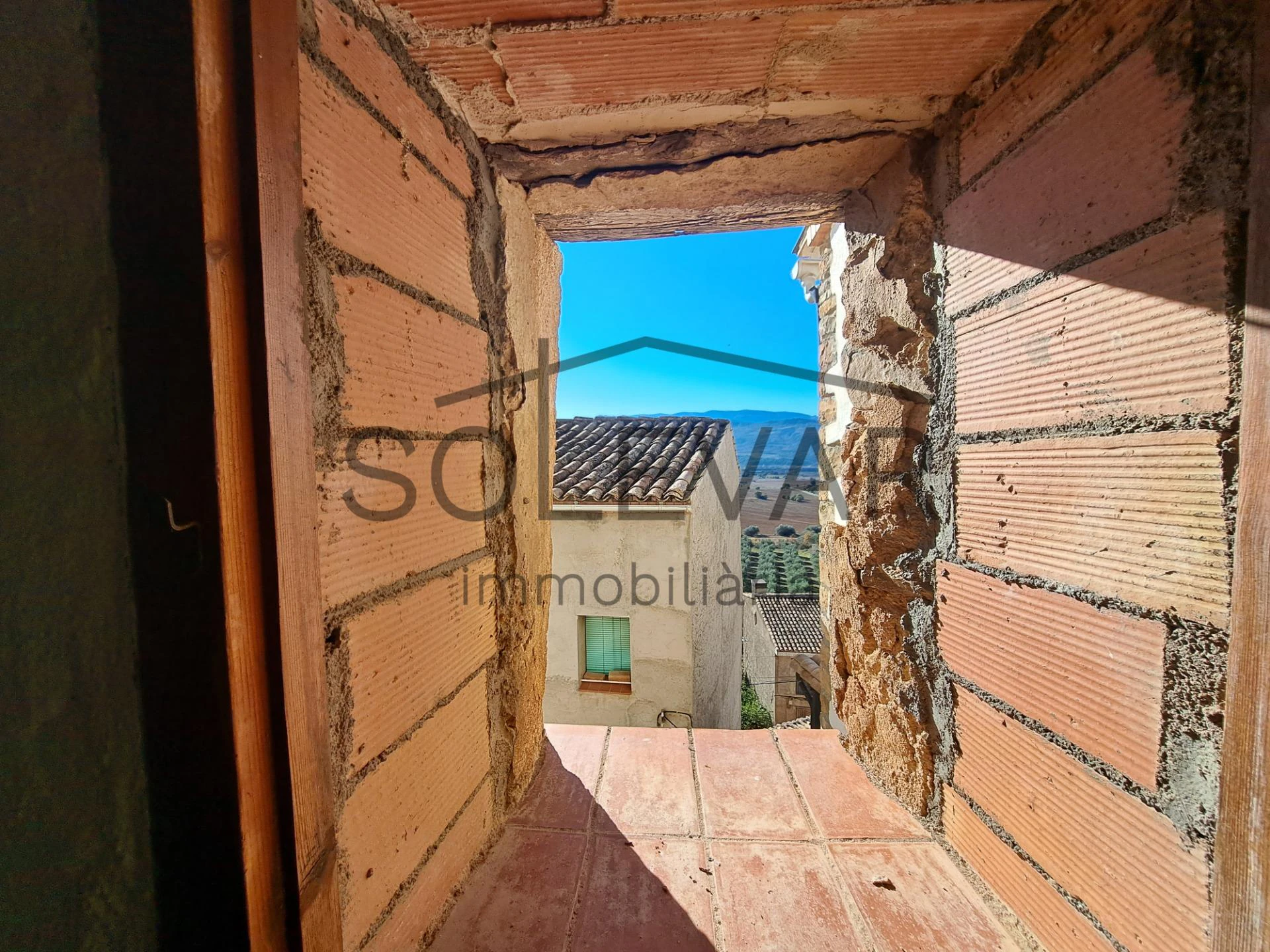 CASA CON TERRAZA EN SUTERRANYA