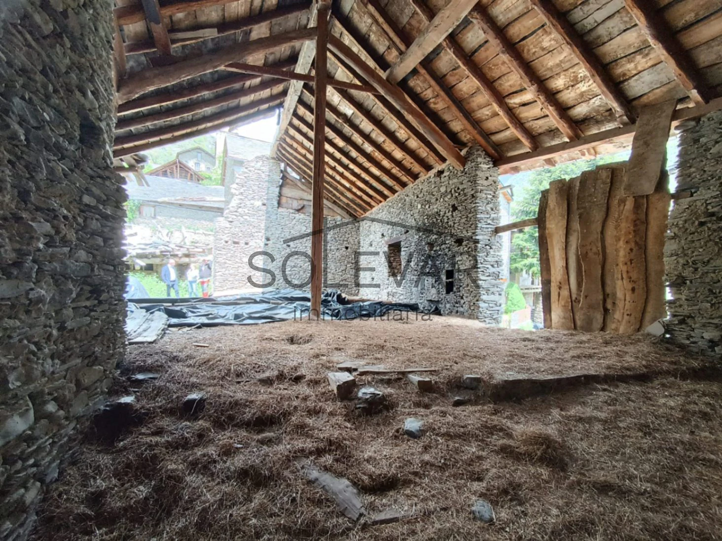 IMPRESIONANTE ANTIGUO PAJAR CON CASA Y TERRENO PARA EDIFICAR
