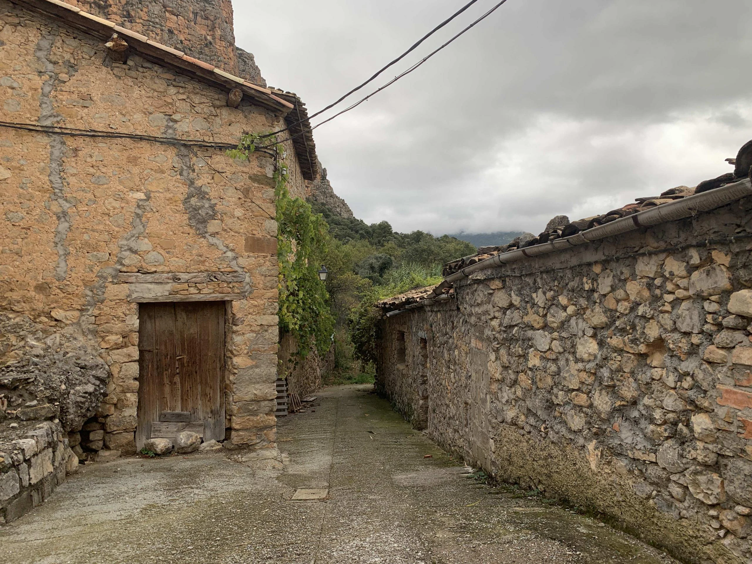 CASA, CUADRA Y CORRAL A LA VENTA EN PESSONADA