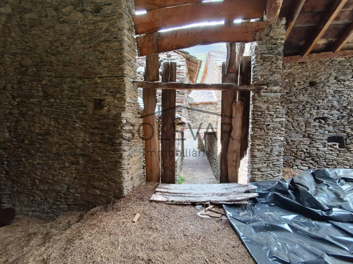 IMPRESIONANTE ANTIGUO PAJAR CON CASA Y TERRENO PARA EDIFICAR