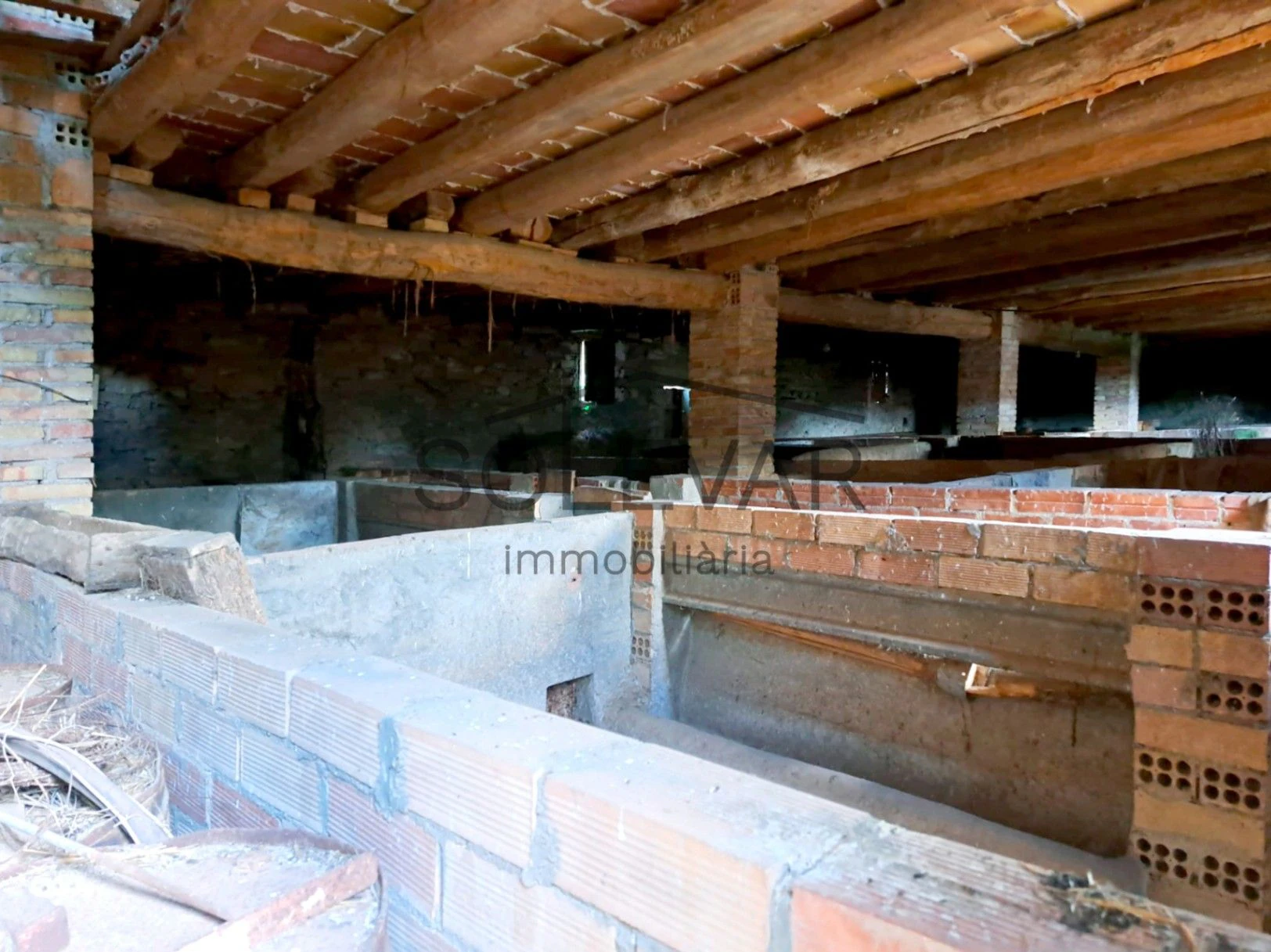 GRAN ERA CON EDIFICACIÓN A REHABILITAR EN SUELO URBANO EN FONTSAGRADA