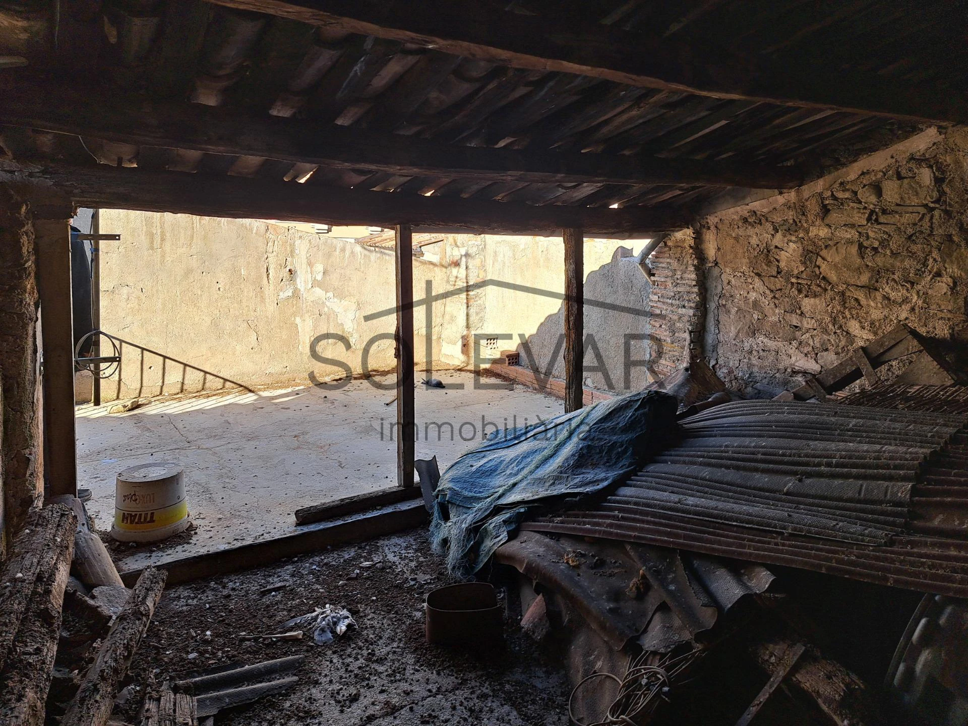 HOUSE WITH GREAT POTENTIAL IN THE OLD TOWN OF TREMP