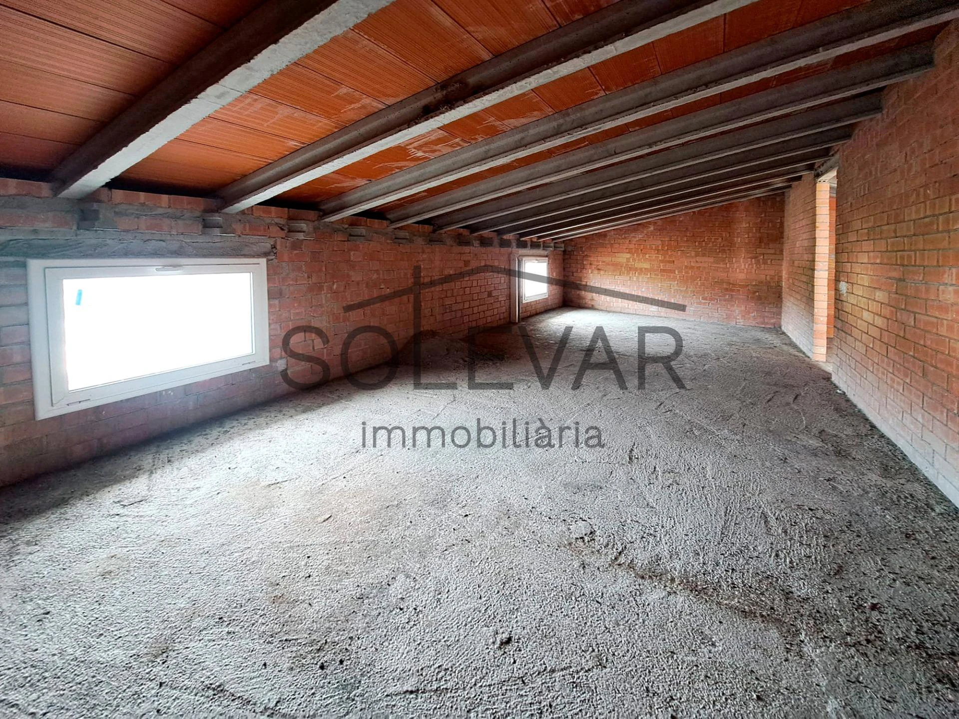 DUPLEX WITH GREAT VIEWS TO RENOVATE IN TREMP