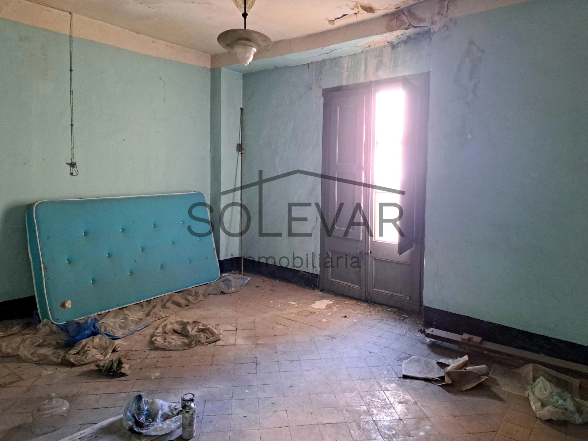 HOUSE WITH GREAT POTENTIAL IN THE OLD TOWN OF TREMP