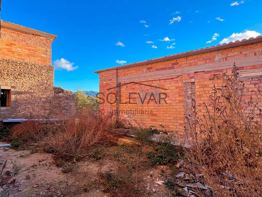 HOUSE TO RENOVATE WITH LARGE RUSTIC LAND IN FIGUEROLA D`ORCAU