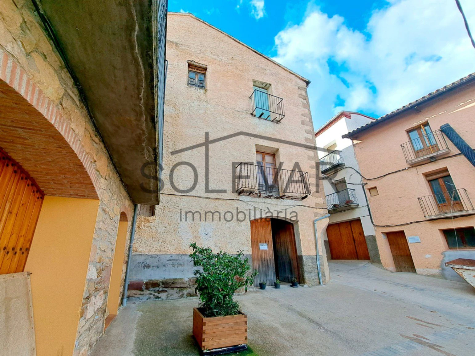 CASA SEÑORIAL DEL SIGLO XVIII A REFORMAR EN SANT SALVADOR DE TOLÓ